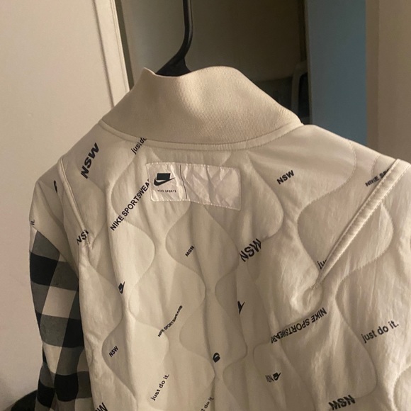 Brand new Nike jacket never worn before - Picture 4 of 4